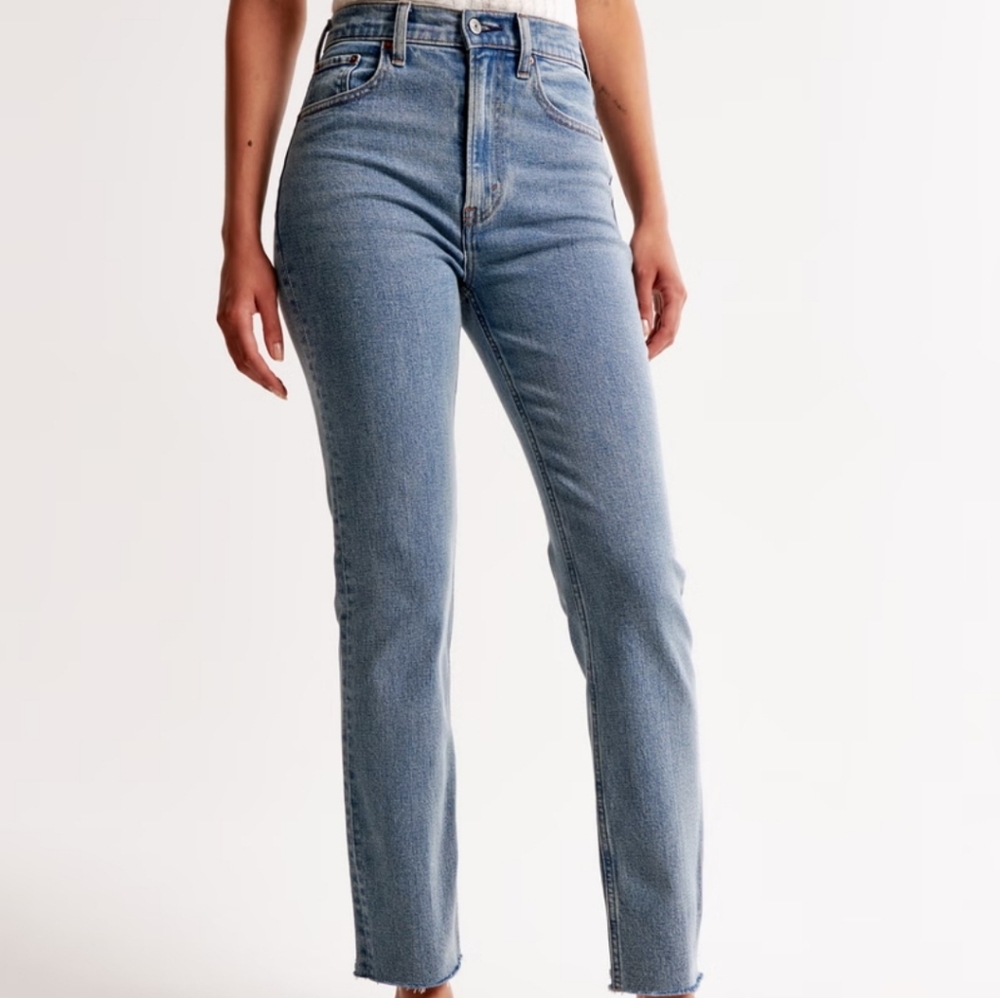 Abercrombie Ultra High Rise Ankle Straight Jean 24 short 00s